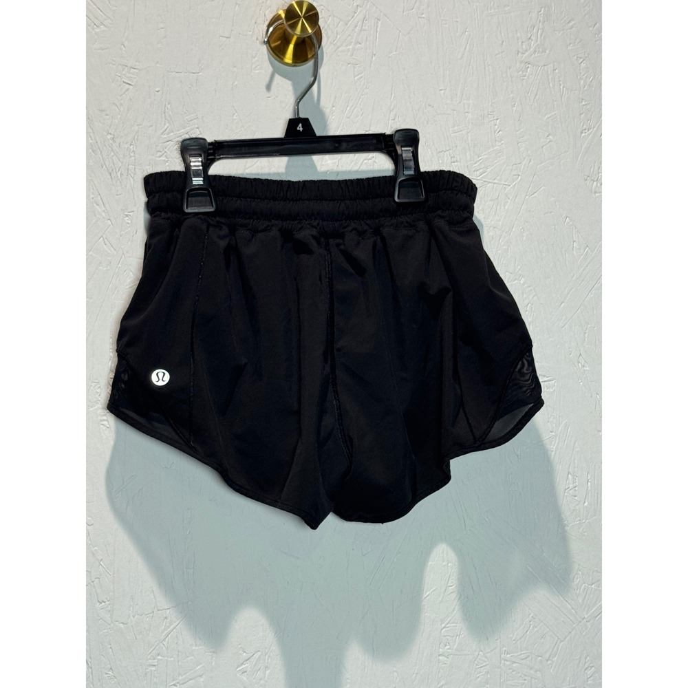Lululemon Hotty Hot Low Rise Shorts Black 2.5 Inseam Size 4 Running LW7ARKR